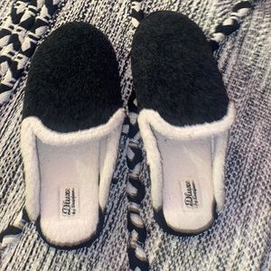 Like new comfy slippers
